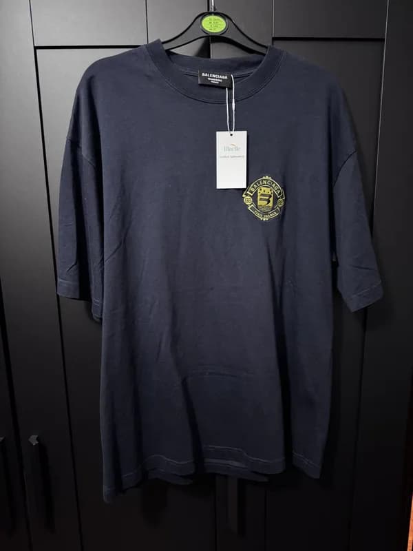 Balenciaga — Balenciaga Sporty B Crest T-Shirt Navy — BLUELLE🌊 — streetwear — resale