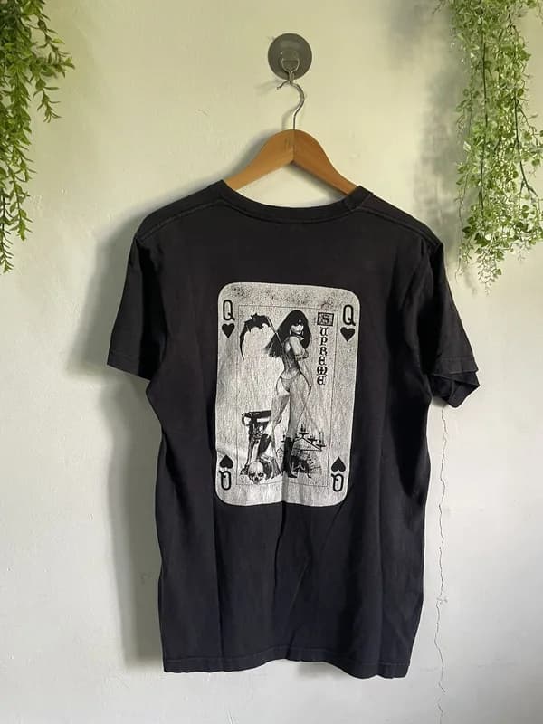 Supreme — Supreme SS17 Vampirella Card Tee — streetwear — resale