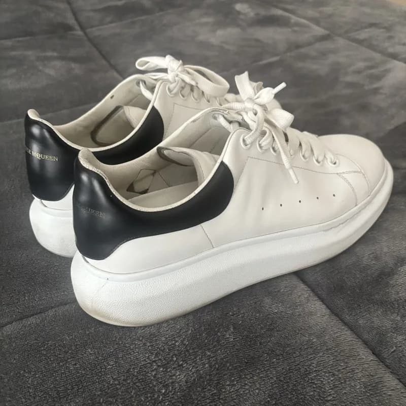 Alexander McQueen — Alexander McQueen Sneaker — Sneaker — resale