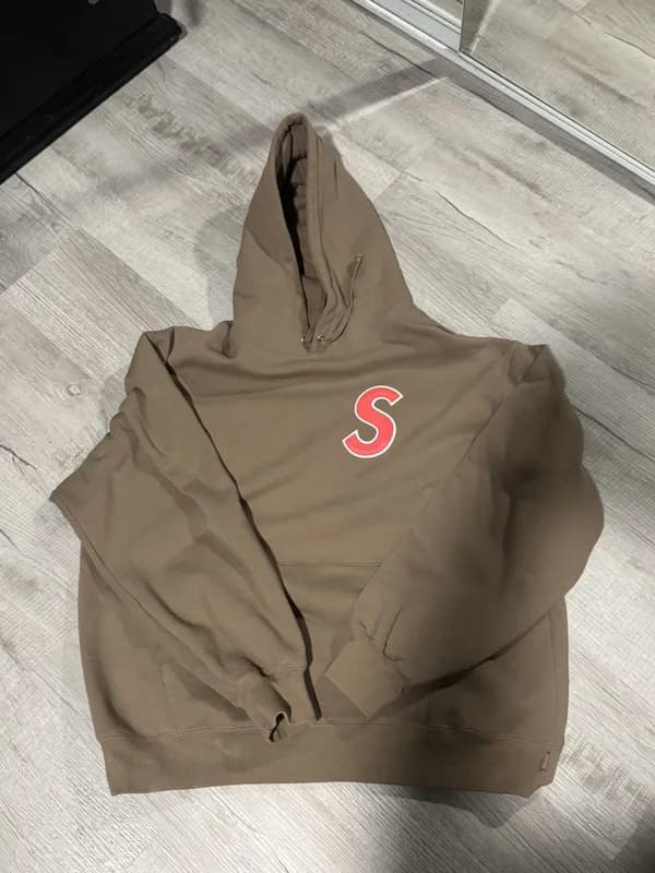 SUPREME HOODIE — streetwear — resale