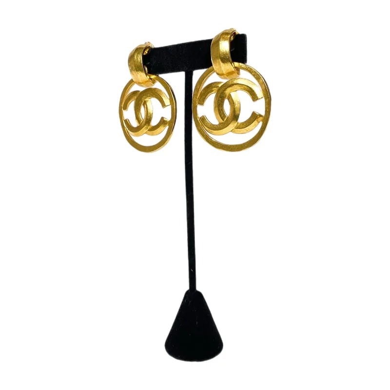 Chanel — Chanel CC Circle Clip on — Jewelry — resale