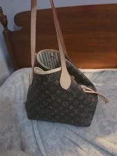 Louis Vuitton Neverfull Medium , Detachable 2