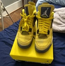 Jordan — Jordan 4 Lightning — Sneaker — resale
