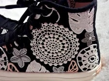 NEW Converse Chuck Taylor Lace Embroidered High Tops ’s 7 / Teen 5 3