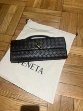 Bottega Veneta — Bottega Veneta Andiamo Top Handle Fondant — Handbag — resale