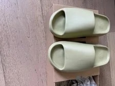 Yeezy Slide Resin 2