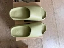 Yeezy Slide Resin 4