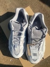 Yeezy Boost 700 V2 4