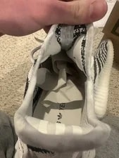 Yeezy Boost 350 V2 – Size 10 – 4