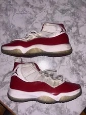 Jordan — Jordan 11 Cherrys — Sneaker — resale