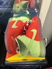 New- Nike SB Dunk High Strawberry Cough Size 10 CW7093 600 3