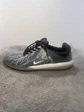 Nike SB Zoom Nyjah 3 PRM Trouble At Home Lightning FB2394-001 ’s 2