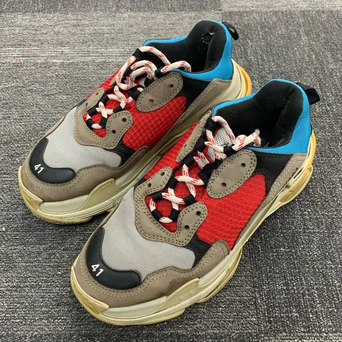 Balenciaga — Balenciaga Triple S EU41 US8 — Sneaker — resale