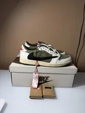 Jordan 1 Low Medium — Sneaker — resale