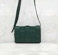 Bottega Veneta — Bottega Veneta Cassette Crossbody 156312868 — Handbag — resale