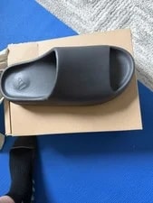 Size 10 Yeezy Slide" 2022/2023" MSRP$249 4