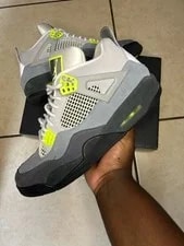 Jordan 4 Neon 2