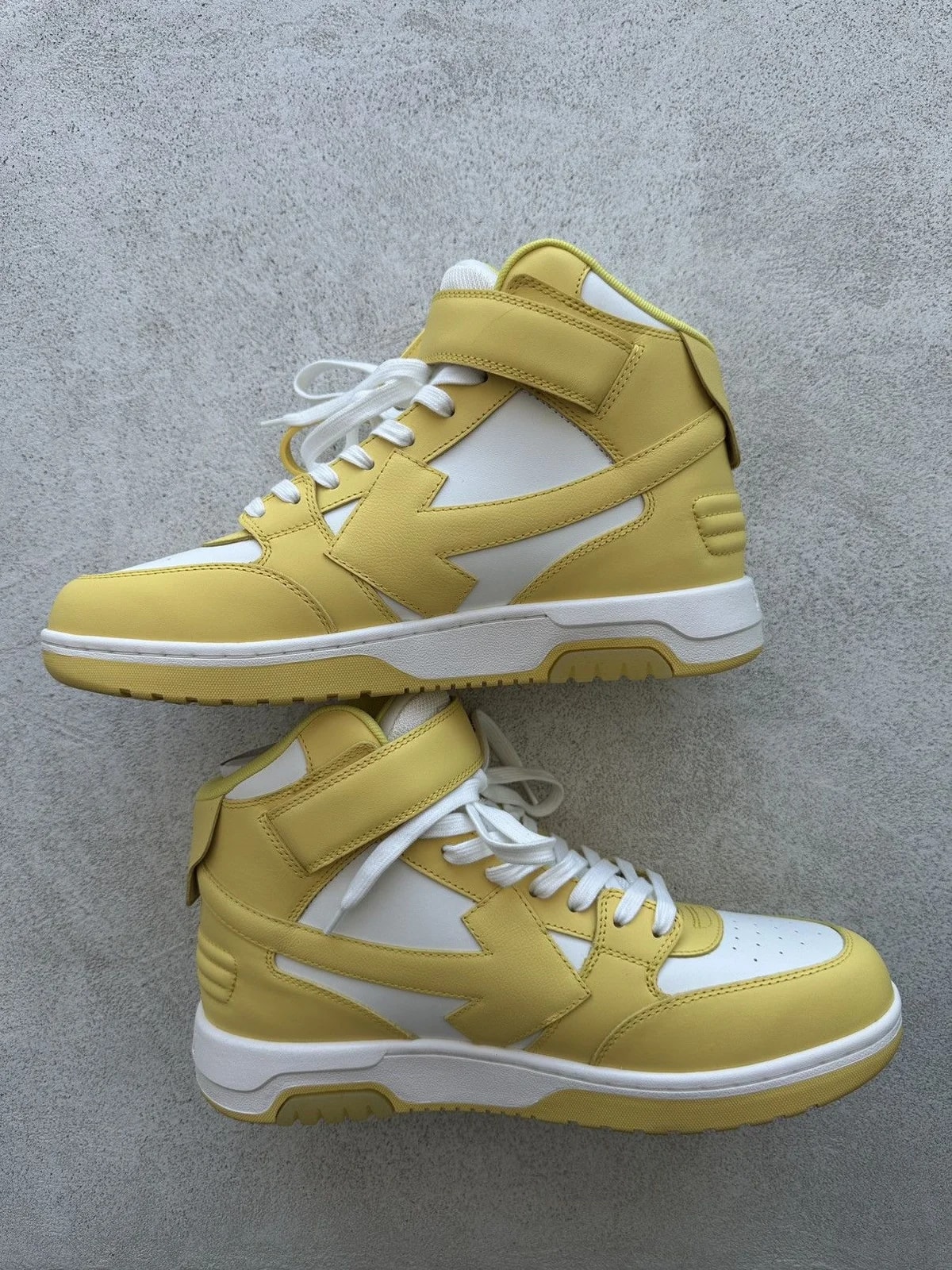 Off-White — Off-white Out of Office Mid IT44 — Sneaker — resale