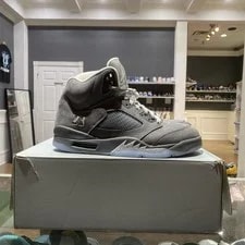 Jordan — Jordan 5 Retro Lifestyle — Sneaker — resale