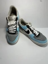 Nike — Nike Air Force 1 Low Top Lace-Up — Sneaker — resale
