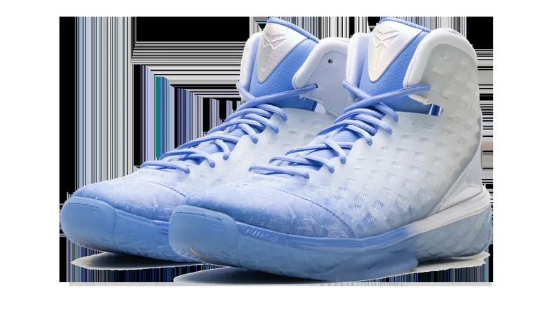 Kobe 3 Protro "Christmas" IQ5338 400 2