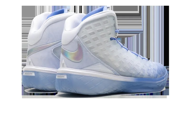 Kobe 3 Protro "Christmas" IQ5338 400 3