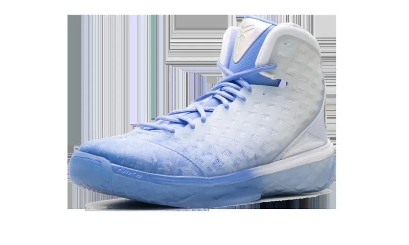Kobe 3 Protro "Christmas" IQ5338 400 4