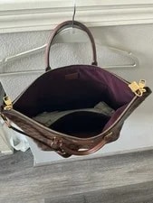 Louis Vuitton Neverfull Interior 4