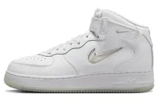 Nike — Nike DM0027-100 Moderate Wear Or Visible Flaws — Sneaker — resale