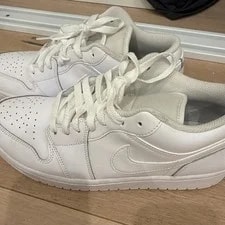 Size 9 - Jordan 1 Low 3