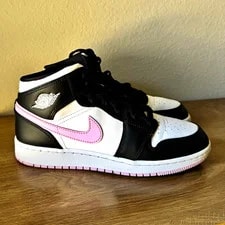 Jordan — Jordan Air 1 Mid Top Lace Up — Sneaker — deal