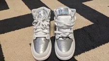 AIR Jordan 1 MID SE (GS) Photon Dust/ Chill 5.5Y - Ex Cond - Never Worn 4