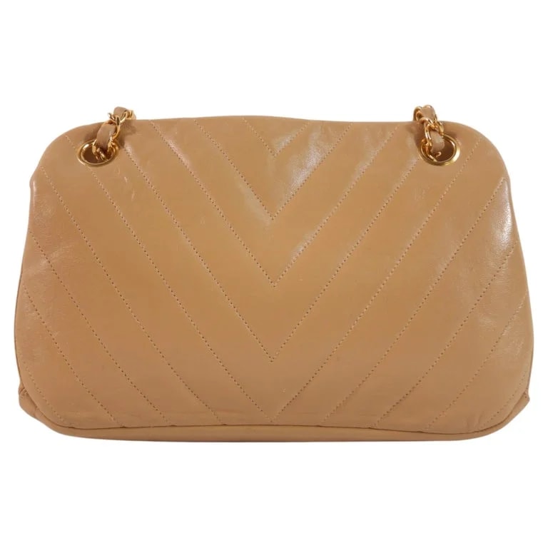 Chanel, Unknown — Chanel Chevron Kiss Lock Chain Bag — Designer Shoe — resale