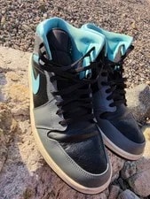 Air Jordan 1 Mid 2