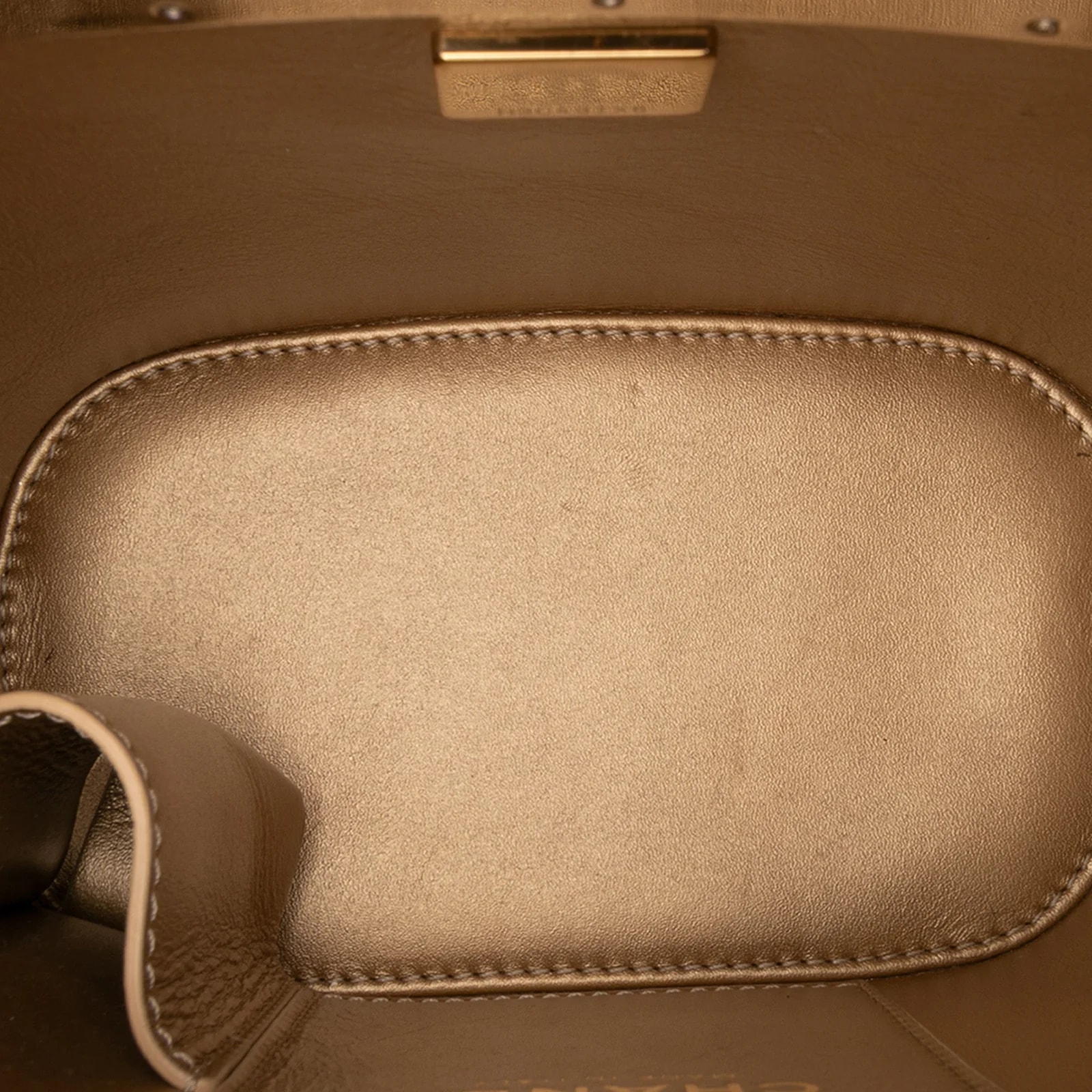 Logo Chain Vanity Case 4