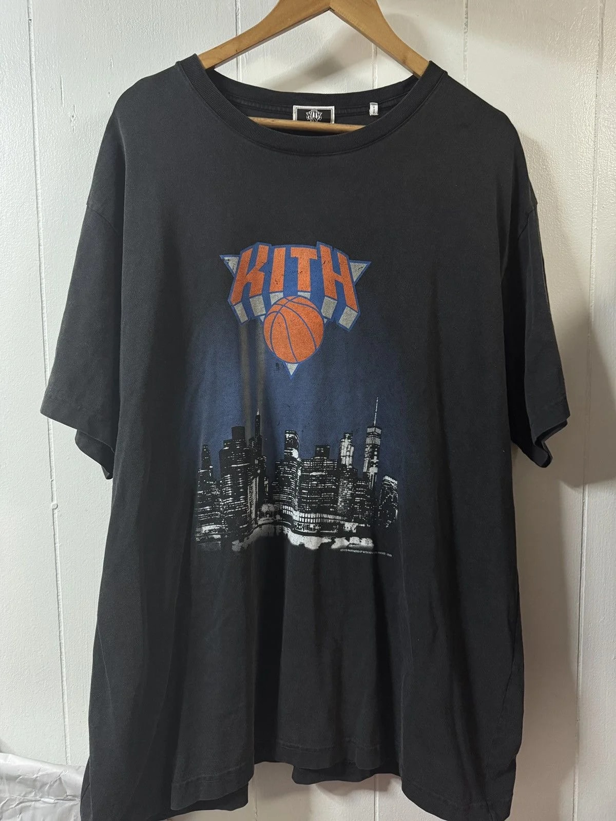 KITH — Kith NEW York Knicks City TEE — streetwear — resale