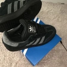Adidas — Adidas Samba Low Top Soccer Lace Up Athletic Shoes — Sneaker — resale