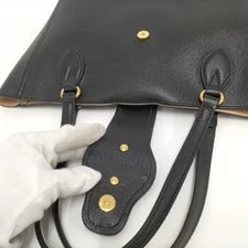 Gucci GG Marmont Logo 4