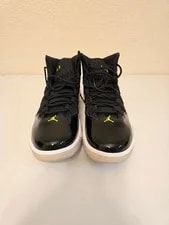 Air Jordan — Air Jordan Max Aura University, Colorway AQ9084-041 — Sneaker — resale