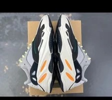 Yeezy Boost 700 sz8.5 2