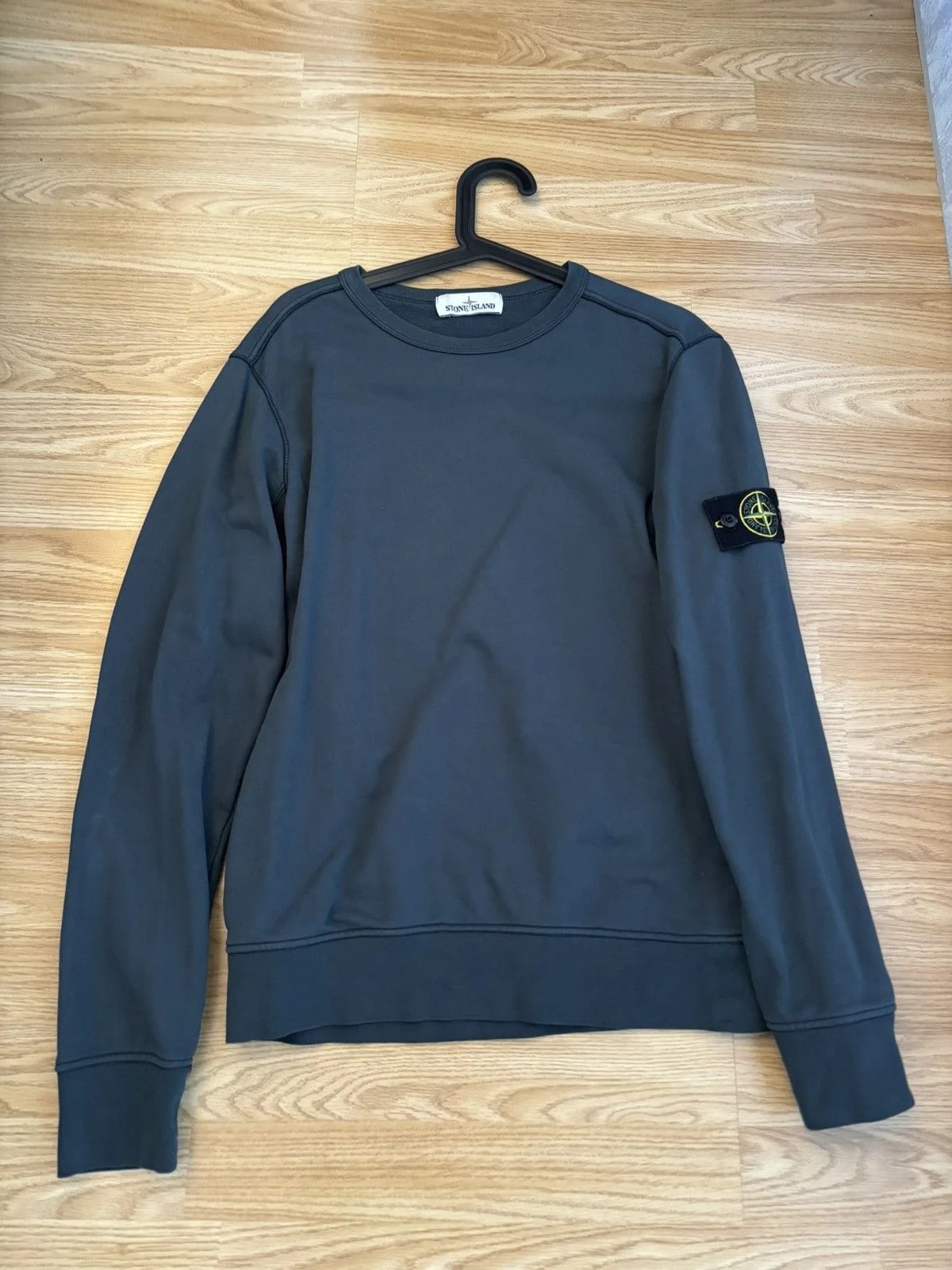Island Sweatshirt — streetwear — resale