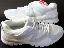 Vans — Vans Amzn Trailhead de Marshmallow Shoes — Sneaker — resale