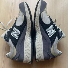 9.0US New Balance 2002R 2