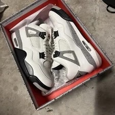 Jordan — Air Jordan 4 2025 — Sneaker — resale