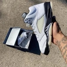 Air Jordan — Air Jordan 5 ‘ Reverse Metallic ‘ — Sneaker — resale