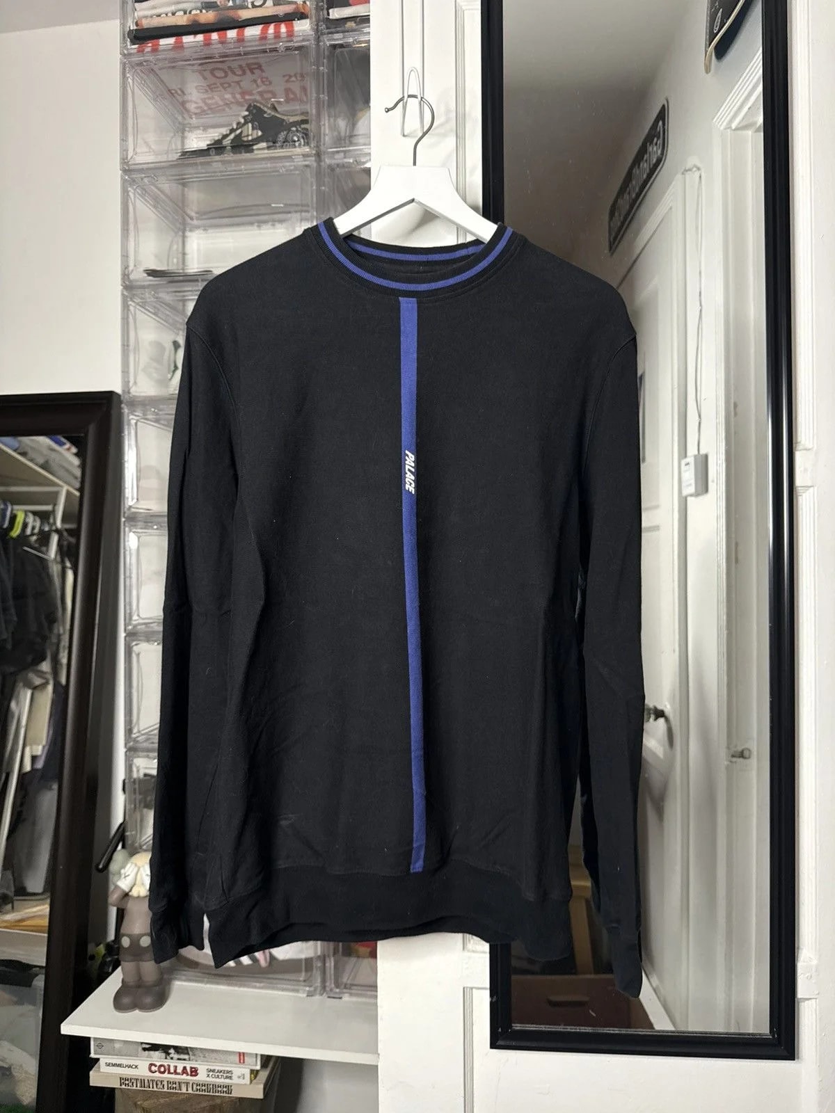 Palace — Palace Vertical Logo Long Sleeve Heavy Tee M — streetwear — resale