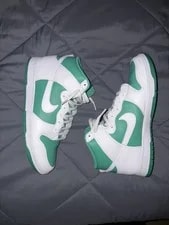High Top Nike Dunk 4