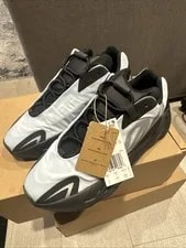 Adidas Yeezy Boost 700 Mnvn 3
