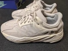 Adidas — Adidas Yeezy Boost 700 Analog — Sneaker — deal