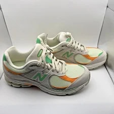 New Balance 2002R Apple Size US 9 4